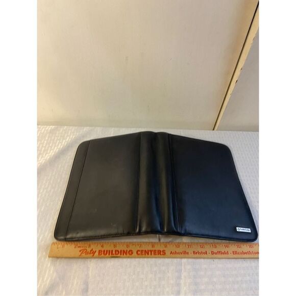 Franklin Covey black leather zipper planner 8x10 defect- scuffs on leather - Picture 6 of 6